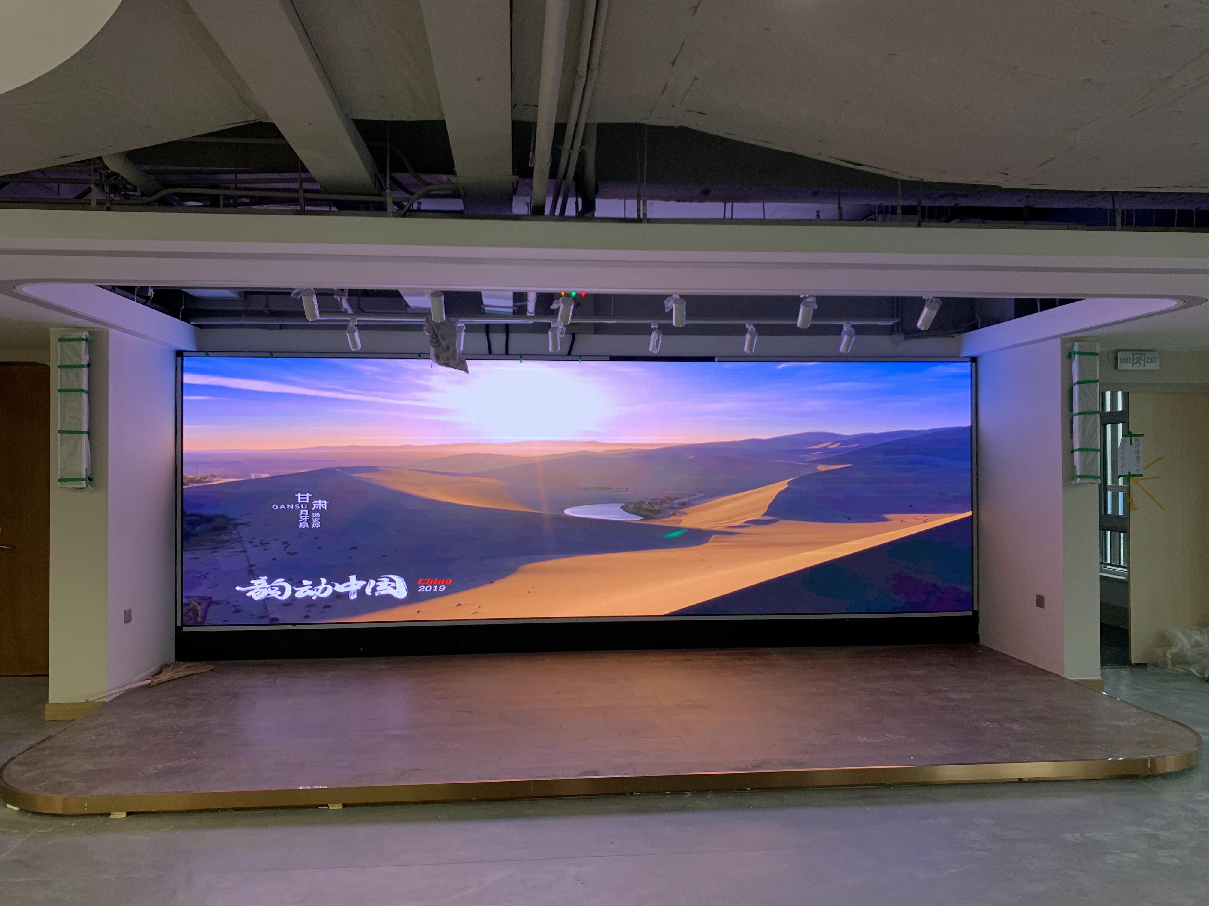 文旅項(xiàng)目中，戶(hù)外LED顯示屏如何與燈光秀、互動(dòng)裝置結(jié)合打造沉浸式體驗(yàn)？