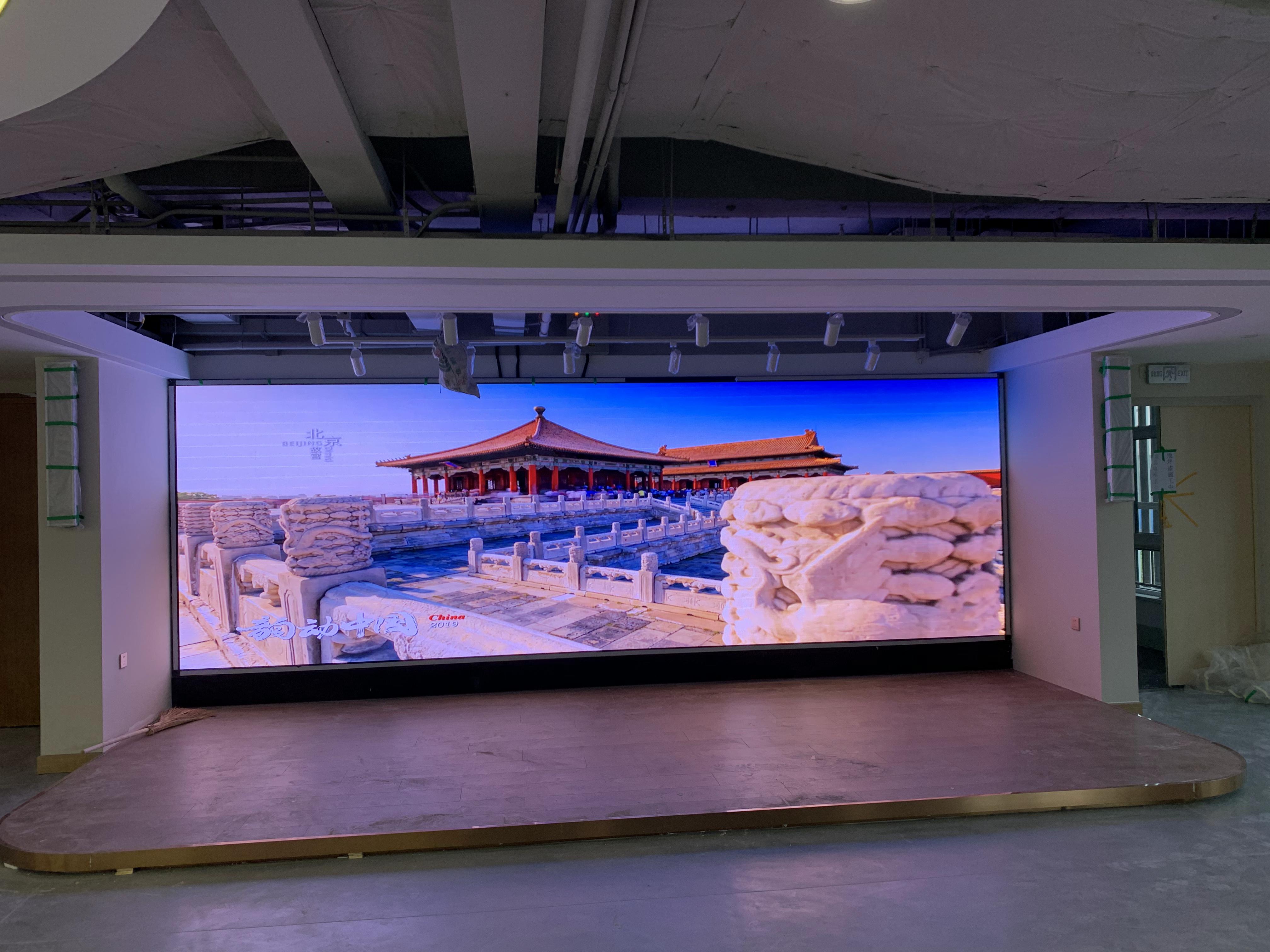 不同類型的LED芯片（如國產(chǎn)、進口）對顯示屏的壽命和穩(wěn)定性有哪些影響？