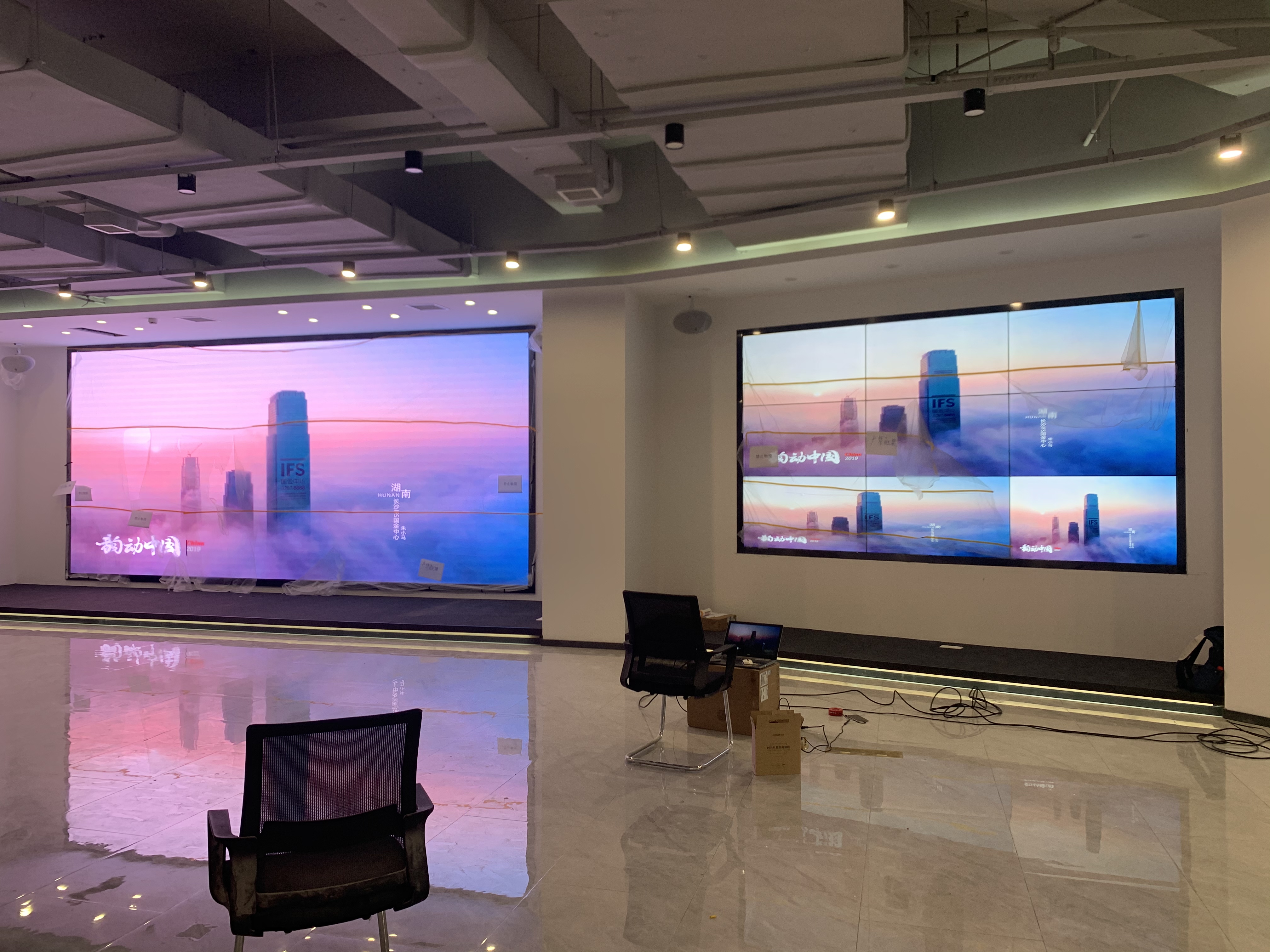 戶(hù)外屏的電源系統(tǒng)需要具備哪些防護(hù)措施，才能防止雷擊和漏電風(fēng)險(xiǎn)？