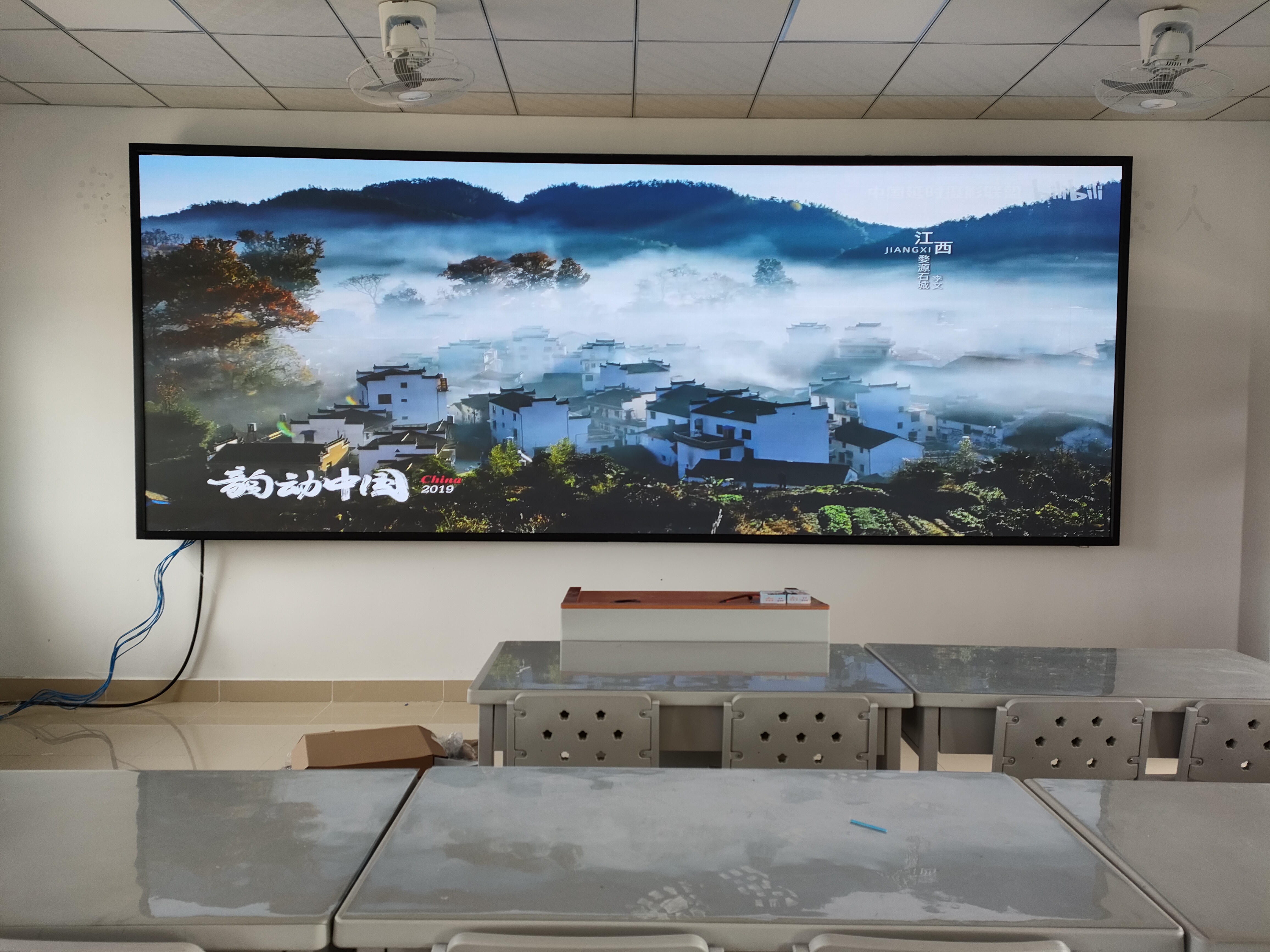 安裝戶外LED大屏?xí)r，怎樣設(shè)計結(jié)構(gòu)才能既保證穩(wěn)定性又降低風(fēng)阻？